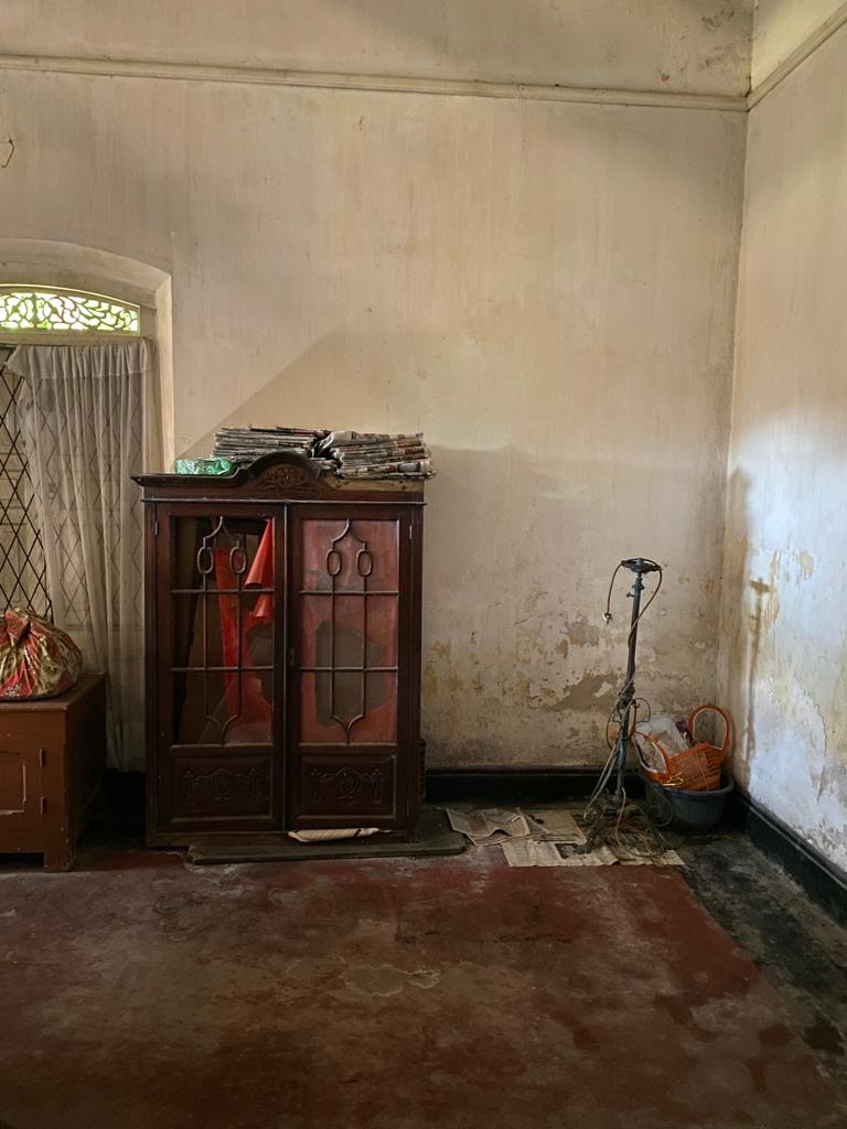 Погибающий старый особняк на Шри-Ланке